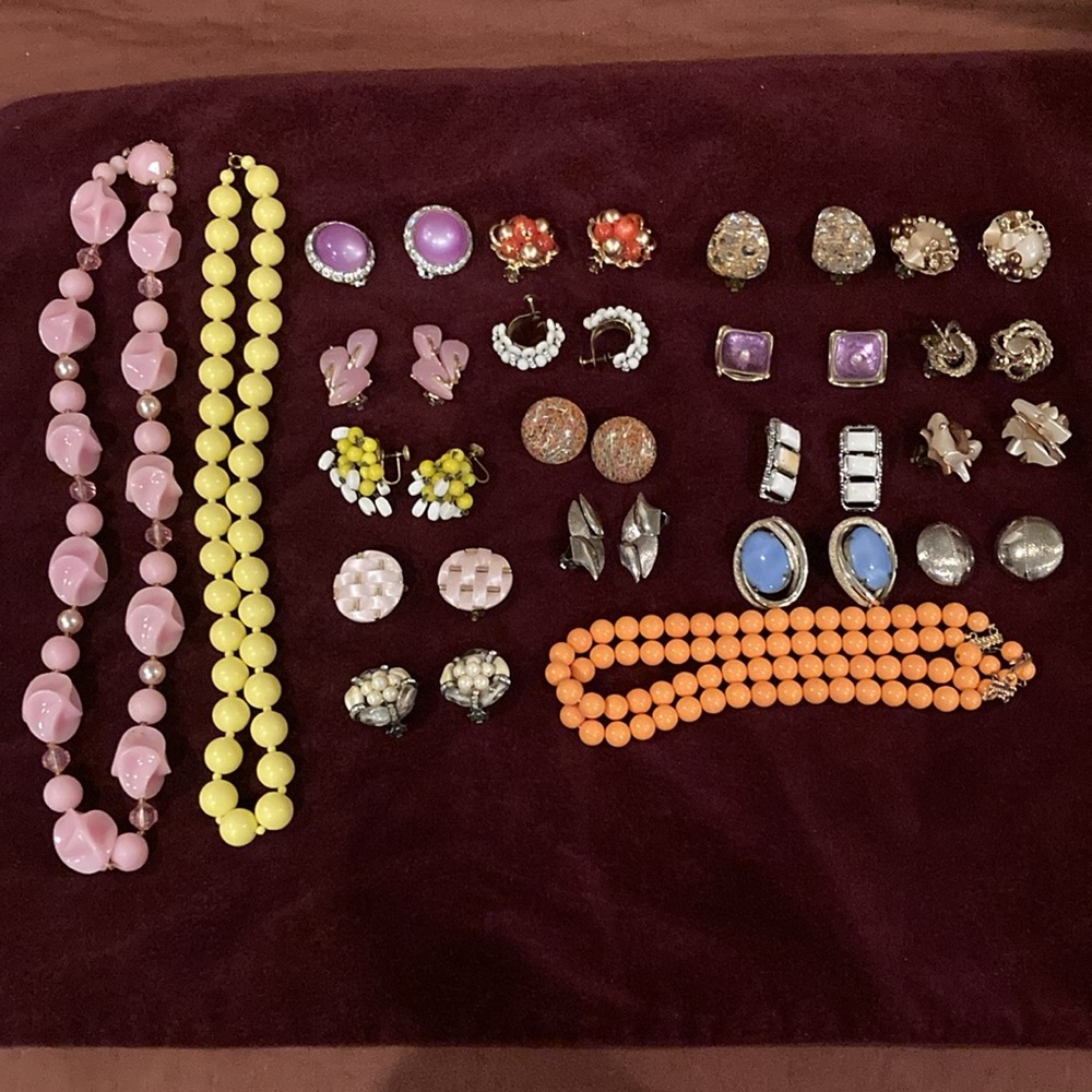Vintage Plastic jewelry - Picture 2 of 2